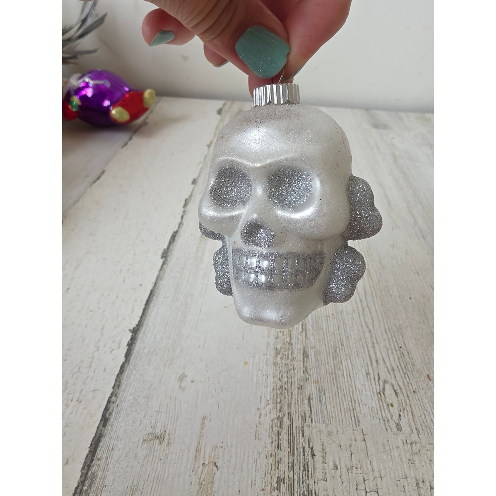 Vintage radko glitter skull Halloween glass ornament Xmas tree skeleton